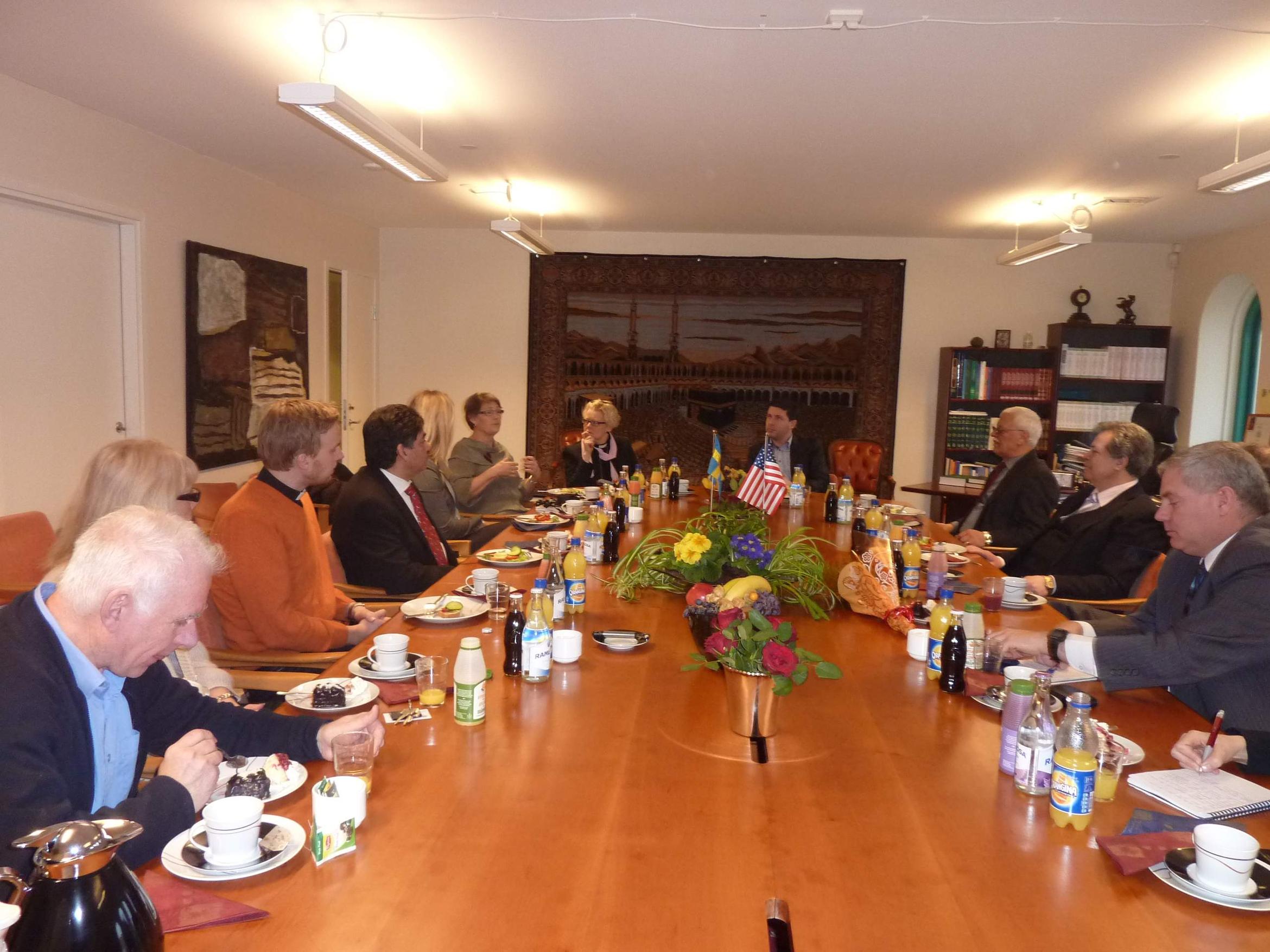 USA:s ambassadör Mark Brzezinski på besök i Islamic Center, mars 2012.